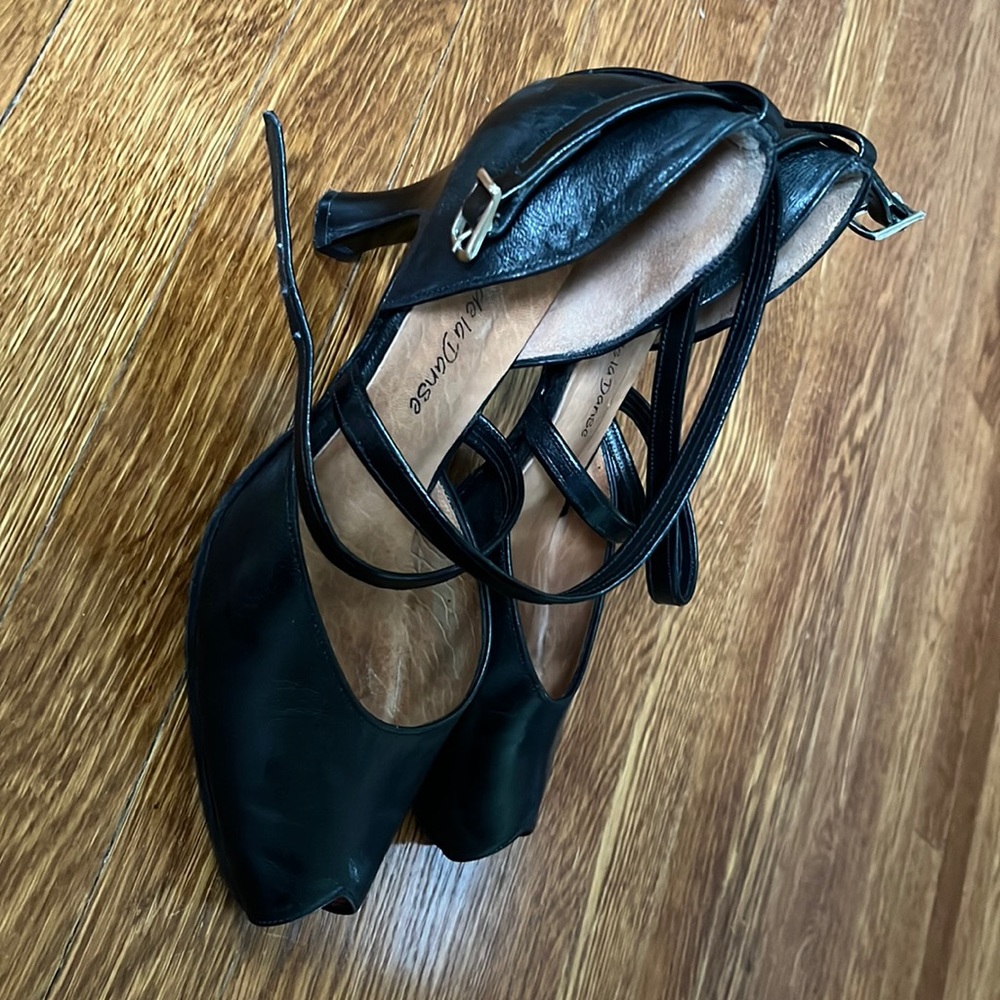 Ballroom dance shoes (tango, salsa)